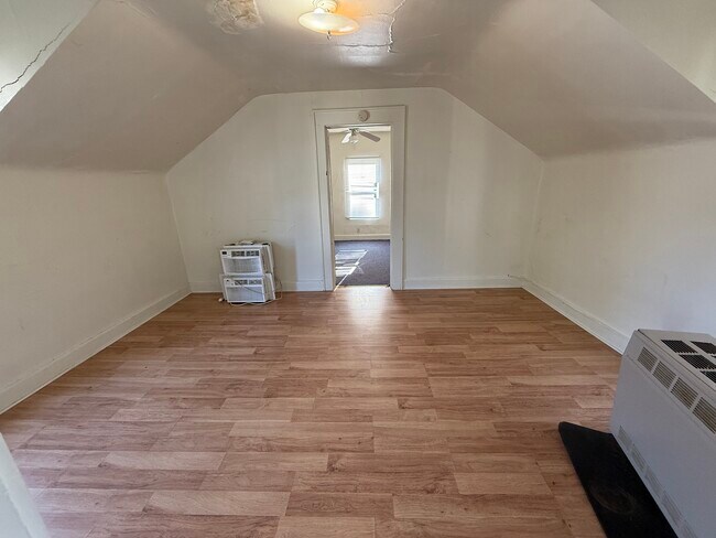 Foto del edificio - 628-630 Brandon St