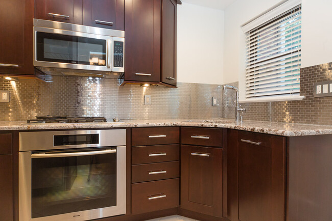Building Photo - 3628 Jenifer St NW