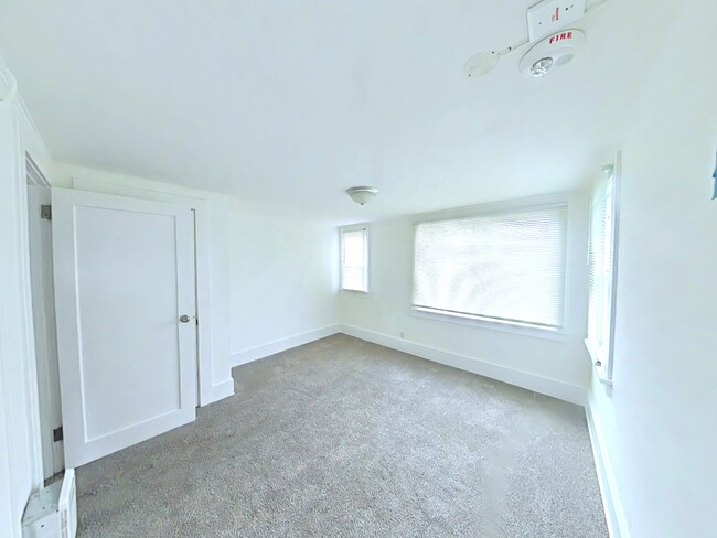 Unit 6 Living Room - The Highland at 936