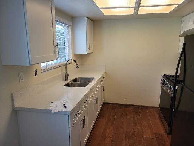 Building Photo - 2 br in Imperial beach