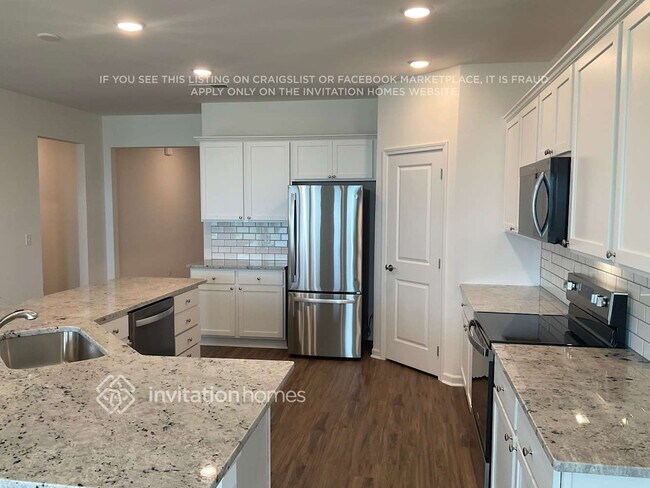 Building Photo - 3800 Lantern Ln