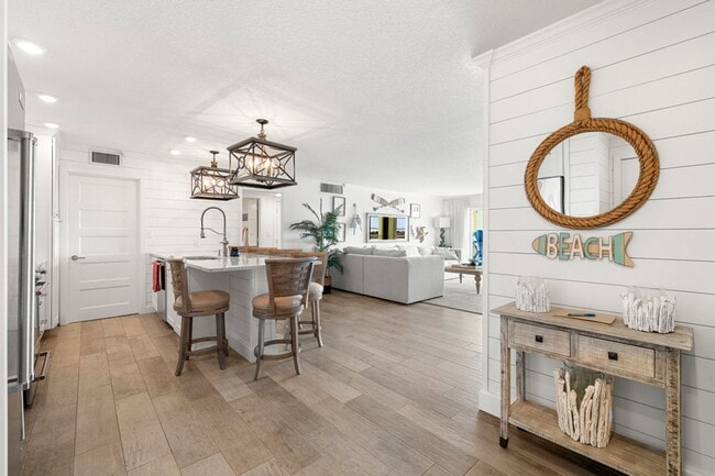 Building Photo - 420 64th Ave