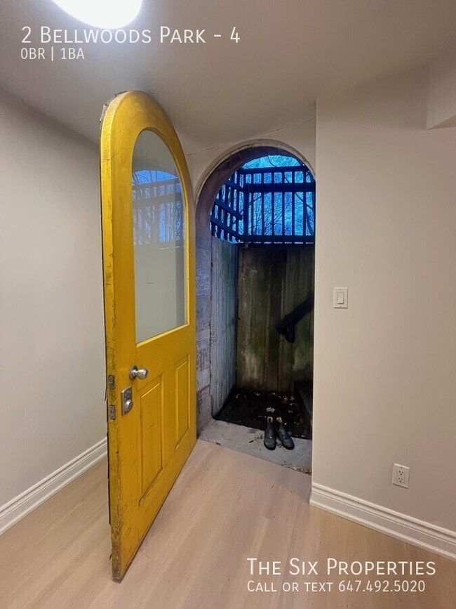 Building Photo - Trinity Bellwoods One Bedroom Apartment