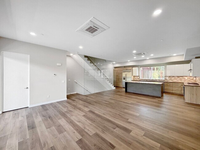 Foto del edificio - Beautiful & Spacious 3BD/4BA Home in Banke...