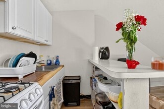 Building Photo - 916 Pine St