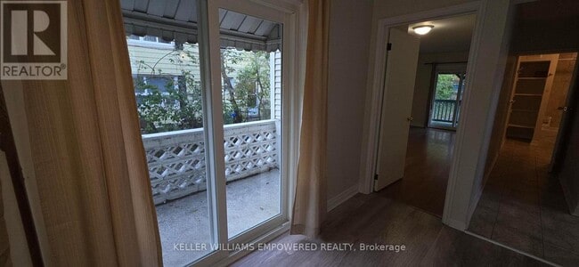 Building Photo - 89 Centre St E