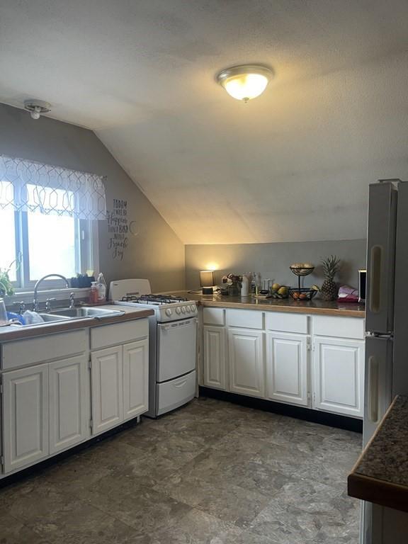 Foto principal - 3 bedroom in Fall River MA 02724