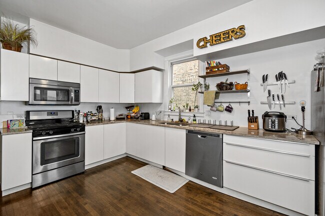 Foto del edificio - 3044 N Avers Ave