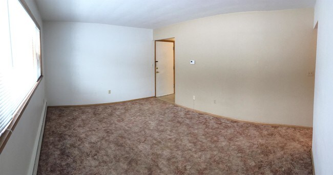 Building Photo - 1211-11 1/2 11 1/2 St N