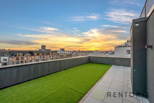 Foto del edificio - 1052 Greene Ave