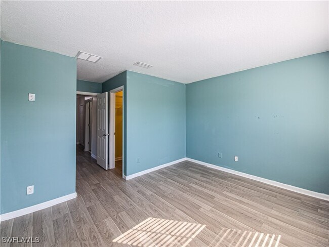 Foto del edificio - 483 Ryker Way