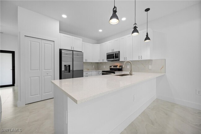 Foto del edificio - 2400 Wanda Ave N