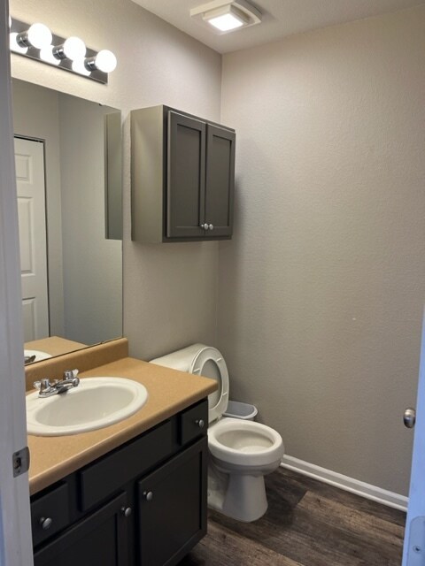 1/2 Bath - 807 Woodside Creek Dr