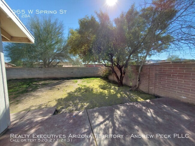 Foto del edificio - Grant & Silverbell Rd 3/1.5 with A/C