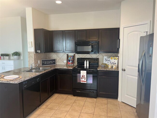 Building Photo - 121 Navidad River Dr
