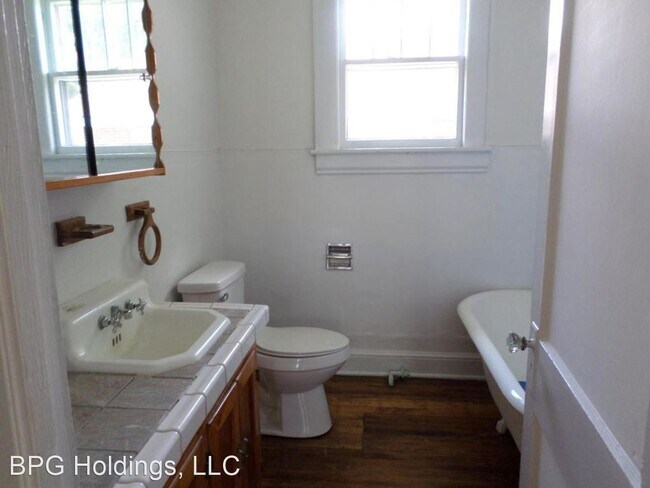 Building Photo - 2 br, 1 bath House - 1020 W Jackson St.