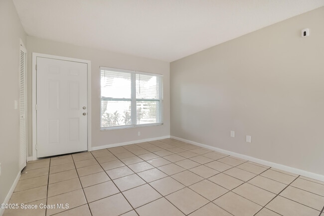 Building Photo - 2495 E Sherwood Cir