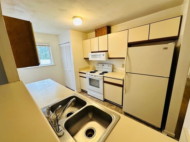 Building Photo - 401 Berryfield Ln