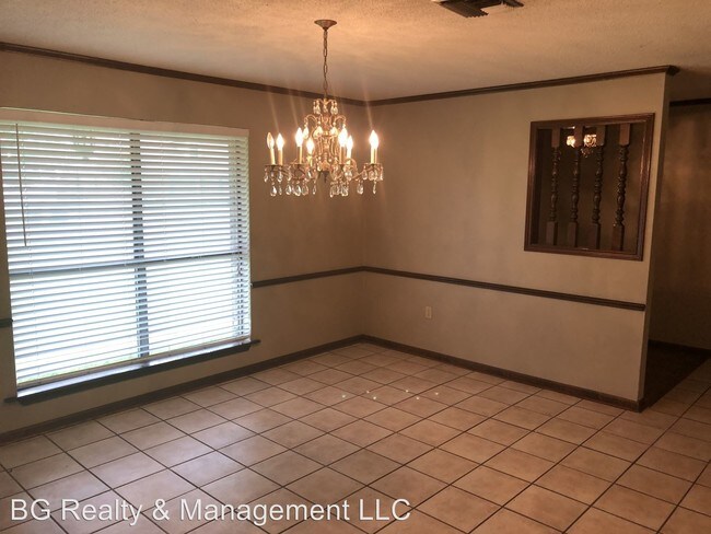 Building Photo - 4 br, 2 bath House - 102 Warwicke Dr