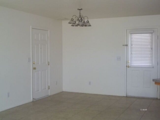 Building Photo - Charming 3 Bed, 2 Bath Rental with Convenient Features - $1,500 Deposit
