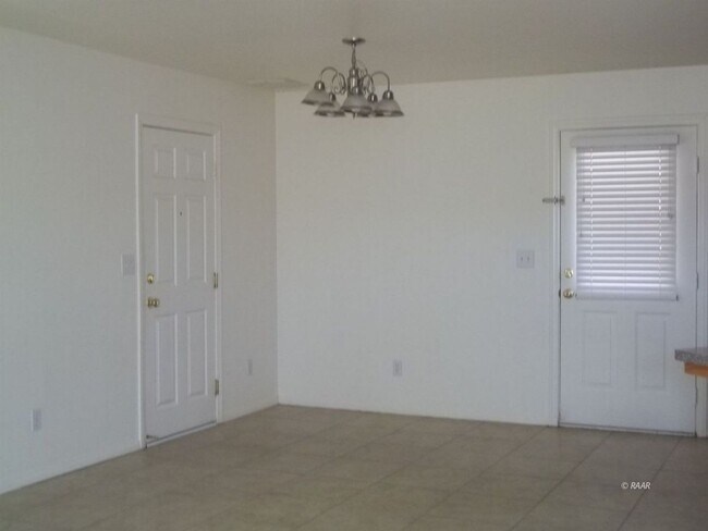 Foto del edificio - Charming 3 Bed, 2 Bath Rental with Convenient Features - $1,500 Deposit