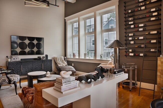 Building Photo - 11 S Mason St