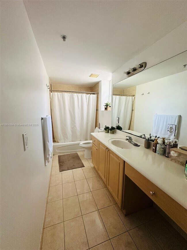 Foto del edificio - 6400 NW 114th Ave