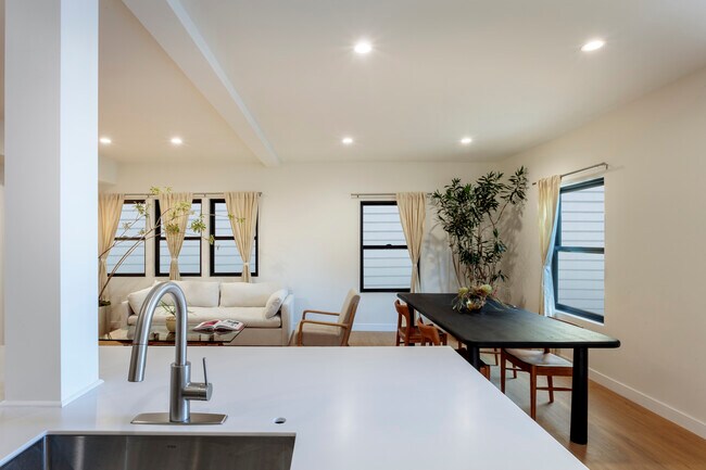 Foto del edificio - 4541 Melbourne Ave