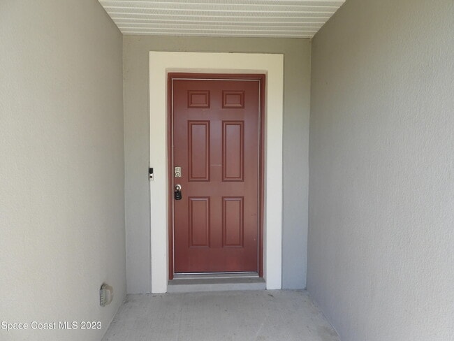 Building Photo - 690 San Filippo Dr SE