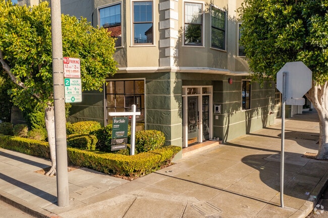 Entrance - 400 Avila St