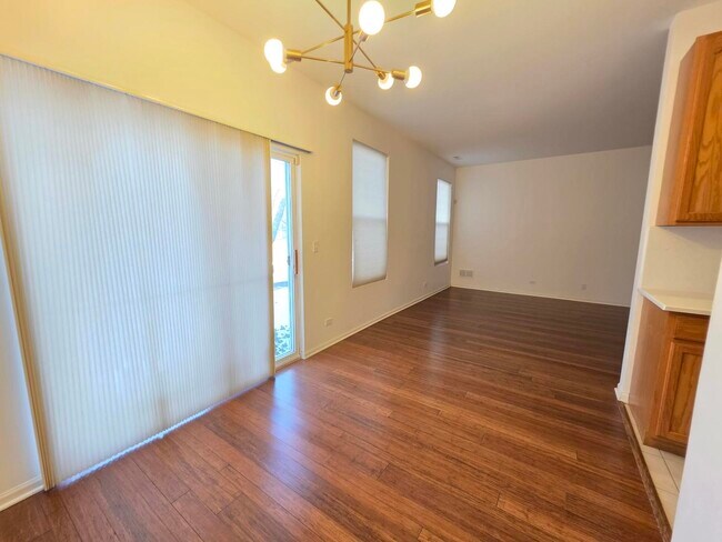 Building Photo - 3996 Blackstone Dr