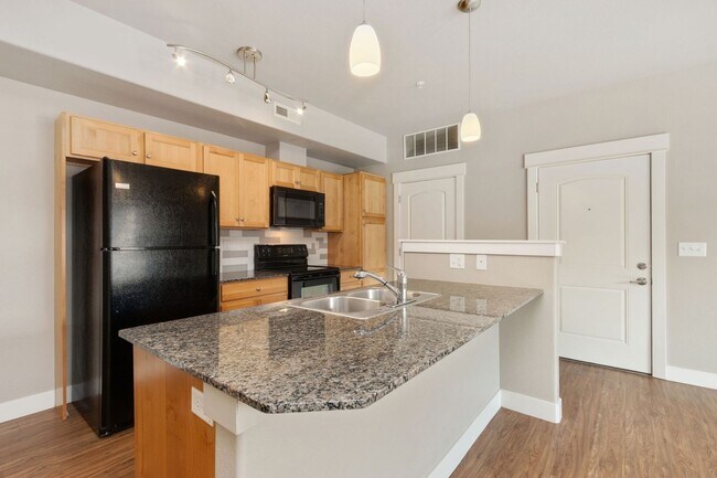 Foto del edificio - 5233 Boardwalk Dr