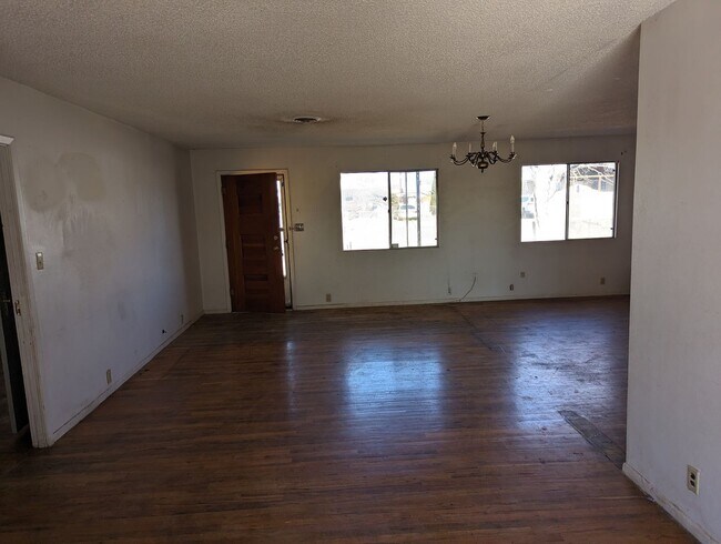 Building Photo - 215 Pattie Ave