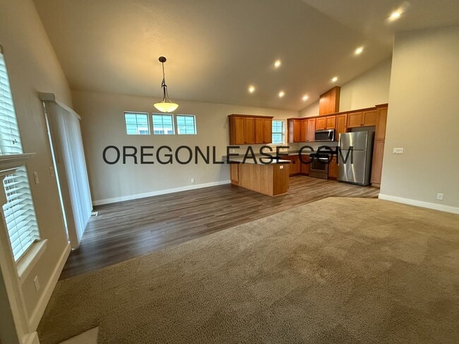 Building Photo - 2017 3/2 in West Eugene