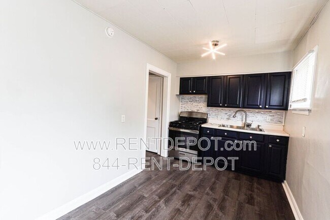 Building Photo - 2501 N Evans Ave