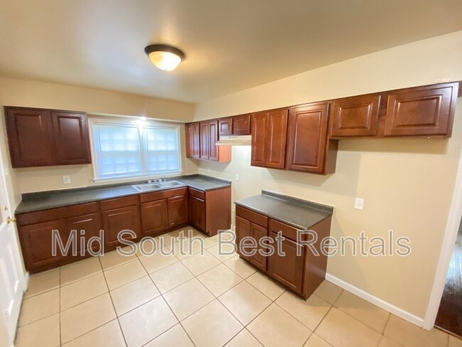 Building Photo - 4045 Spiegel Dr