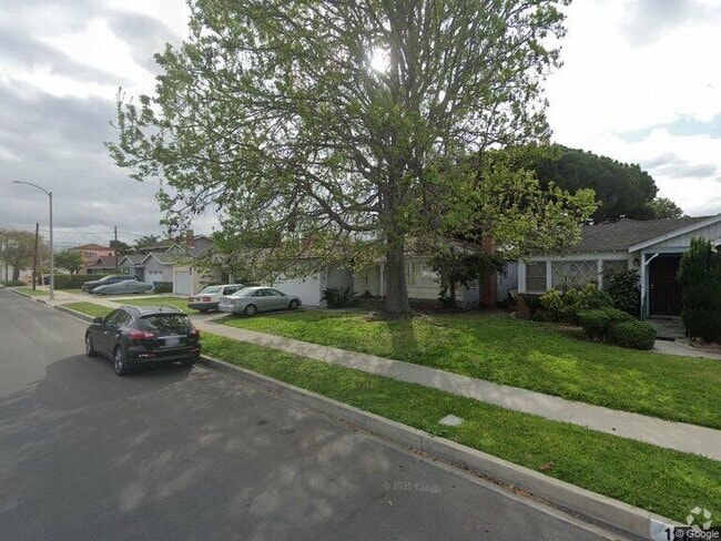 Building Photo - 12040 Alberta Dr