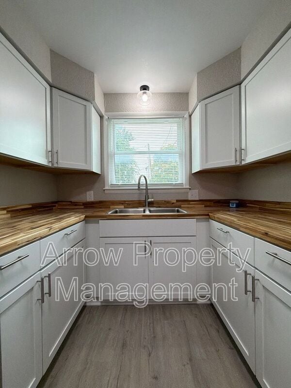 Building Photo - 704 N 26th St