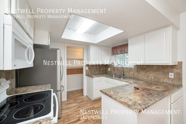 Foto del edificio - Amazing 5-bed Home in West Jordan