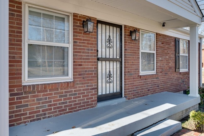 Building Photo - 534 Wanda Dr