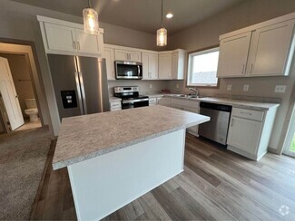 Building Photo - 1512 KEYSTONE CIR NE