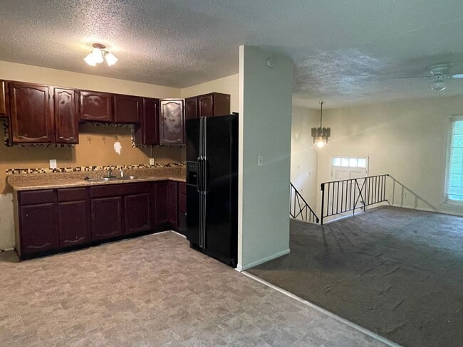 Building Photo - 3 Bedroom 1.5  Bath Home For Rent