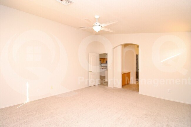 Foto del edificio - 8941 E Hannibal St