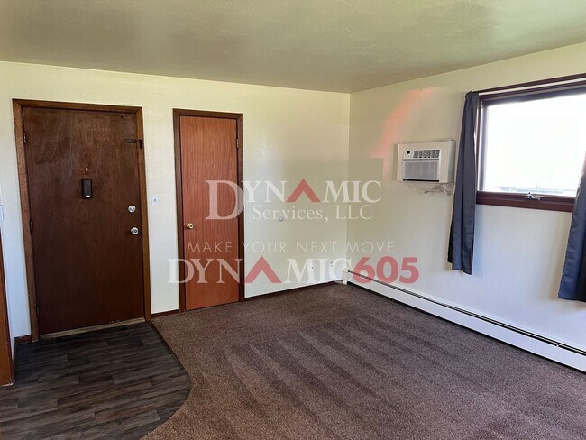 Foto del edificio - 1BD/1BA Garden Level Apartment in 6-Plex