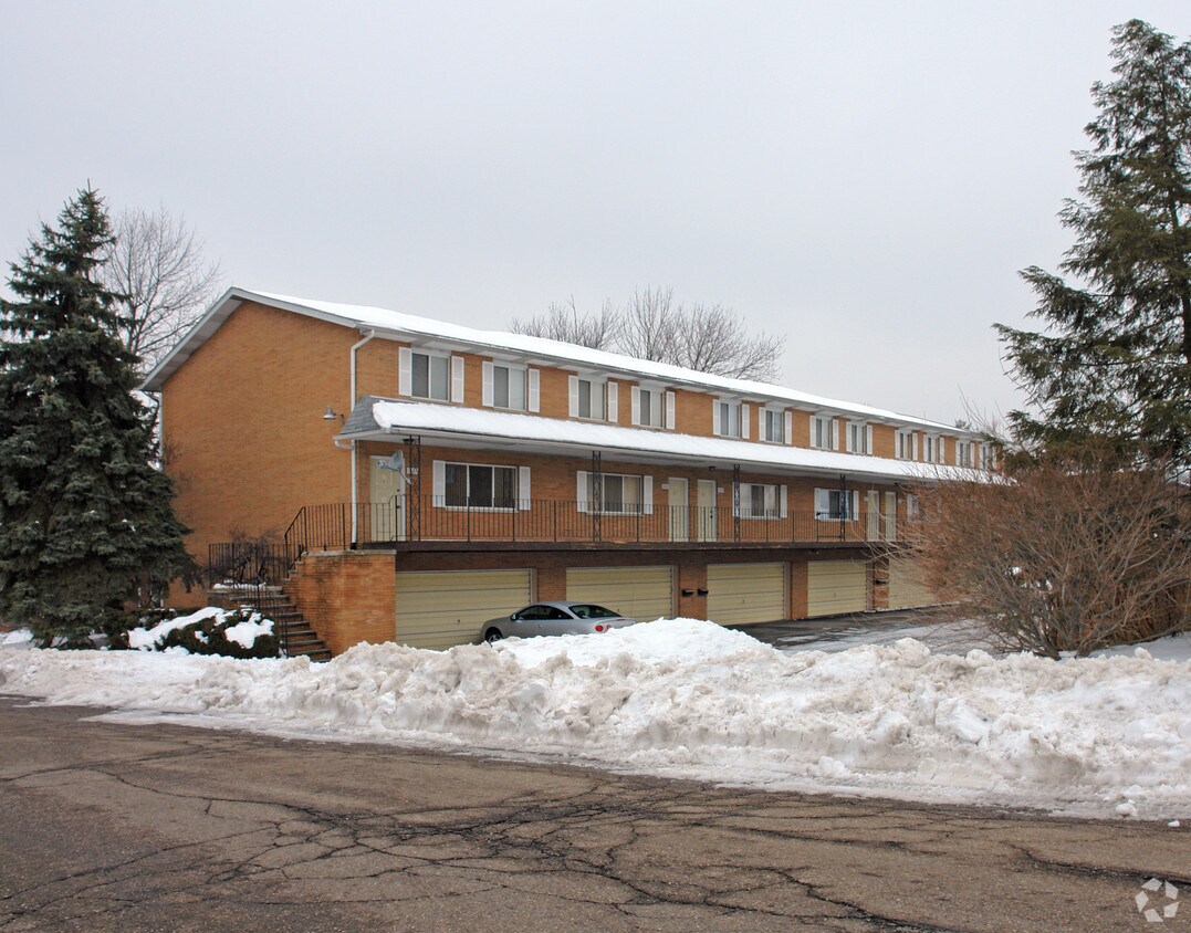 Primary Photo - 1665 Dominion Dr