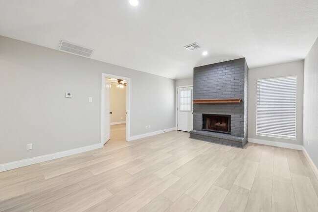 Foto del edificio - Woodland Park Townhomes