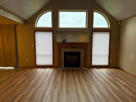 Building Photo - 3403 NE 149th Ave