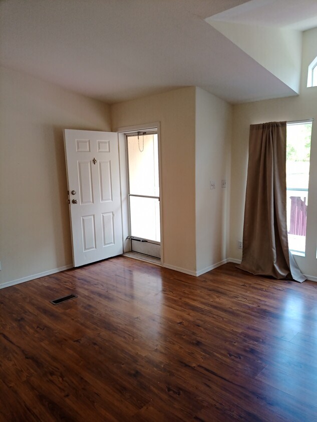 Primary Photo - 262 Sendero Blvd