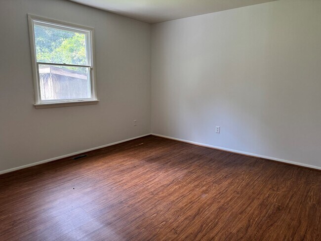 Foto del edificio - 33162 Chincoteague Rd