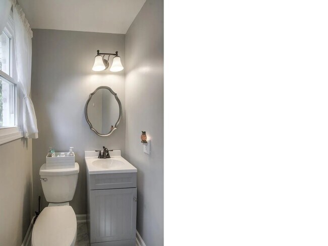 Foto del edificio - 444 Foothill Dr